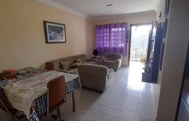 Imagem: A casa possui 3 Dormitórios, 2 Banheiros, 4 Vagas na garagem