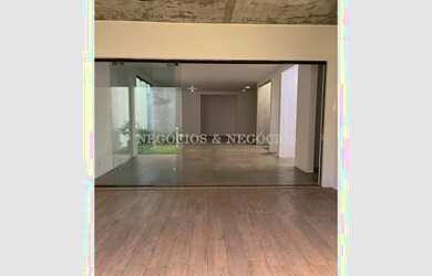 Imagem: A casa possui 3 Dormitórios, 5 Banheiros, 2 Vagas na garagem