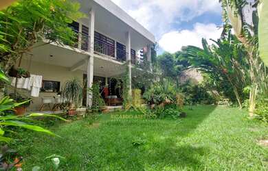 Imagem: A casa possui 4 Dormitórios, 5 Banheiros, 4 Vagas na garagem