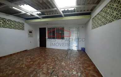 Imagem: A casa possui 1 Dormitório, 1 Banheiro, 1 Vaga na garagem e