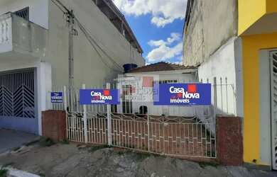 Imagem: A casa possui 1 Dormitório, 1 Banheiro, 1 Vaga na garagem