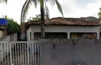 Imagem: A casa possui 3 Dormitórios, 2 Banheiros, 2 Vagas na garagem