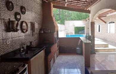 Imagem: A casa possui 4 Dormitórios, 4 Banheiros, 3 Vagas na garagem