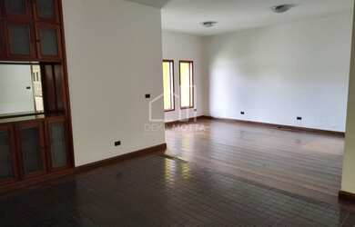 Imagem: A casa possui 3 Dormitórios, 3 Banheiros, 2 Vagas na garagem