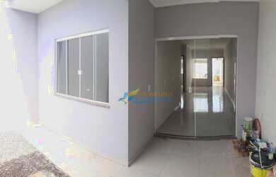 Imagem: A casa possui 2 Dormitórios, 1 Banheiro, 2 Vagas na garagem