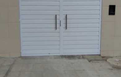 Imagem: A casa possui 2 Dormitórios, 1 Banheiro e 2 Vagas na garagem