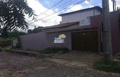 Imagem: A casa possui 4 Dormitórios, 4 Banheiros, 4 Vagas na garagem