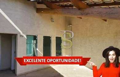 Imagem: A casa possui 2 Dormitórios, 1 Banheiro, 2 Vagas na garagem