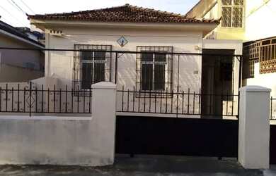 Imagem: A casa possui 2 Dormitórios, 1 Banheiro, 1 Vaga na garagem