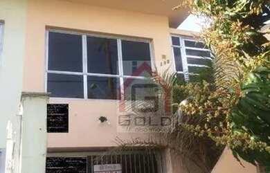 Imagem: A casa possui 3 Dormitórios, 2 Banheiros, 3 Vagas na garagem