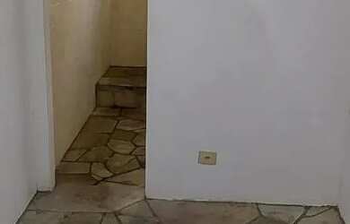 Imagem: A casa possui 3 Dormitórios, 2 Banheiros e está localizado