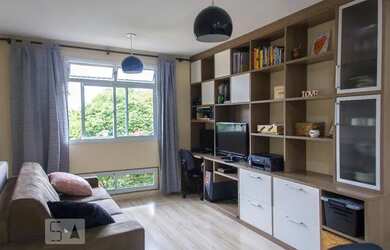 Imagem: O apartamento possui 1 Dormitório, 1 Banheiro, 1 Vaga na garagem