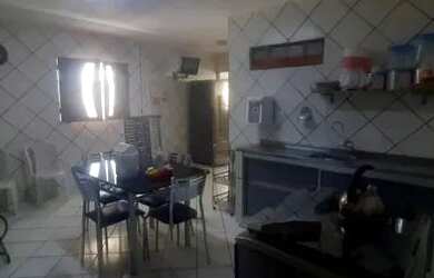 Imagem: A casa possui 3 Dormitórios, 3 Banheiros, 3 Vagas na garagem