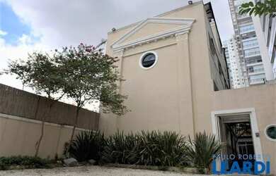 Imagem: A casa possui 4 Dormitórios, 5 Banheiros, 5 Vagas na garagem