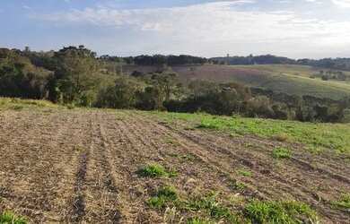 Imagem: O terreno e possui Dormitórios, Suítes, Banheiros, 800-0m²