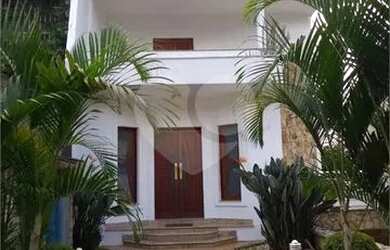 Imagem: A casa em condomínio possui 4 Dormitórios, 4 Banheiros, 2