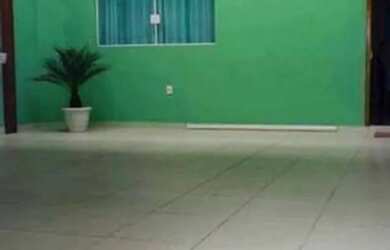 Imagem: A casa possui 3 Dormitórios, 2 Banheiros, 1 Vaga na garagem