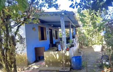 Imagem: A casa possui 2 Dormitórios, 2 Banheiros, 1 Vaga na garagem