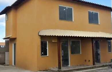 Imagem: A casa possui 2 Dormitórios, 2 Banheiros, 2 Vagas na garagem