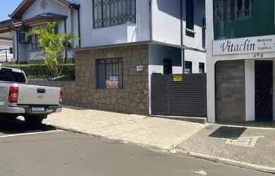 Imagem: A casa possui 2 Dormitórios, 1 Banheiro, 1 Vaga na garagem