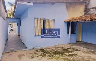 Imagem: A casa possui 3 Dormitórios, 2 Banheiros, 3 Vagas na garagem