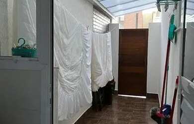 Imagem: A casa possui 3 Dormitórios, 2 Banheiros, 2 Vagas na garagem