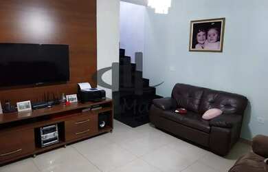 Imagem: A casa possui 3 Dormitórios, 1 Banheiro, 3 Vagas na garagem