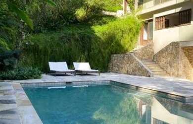 Imagem: A casa em condomínio possui 5 Dormitórios, 5 Banheiros, 2