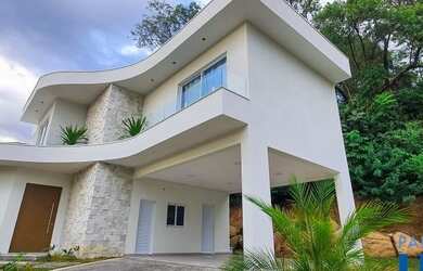 Imagem: A casa em condomínio possui 4 Dormitórios, 5 Banheiros, 2