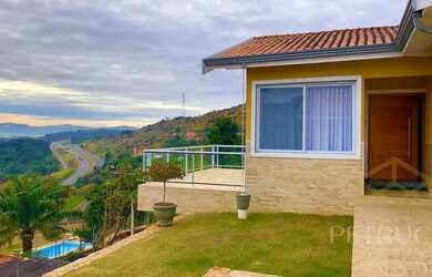 Imagem: A casa em condomínio possui 2 Dormitórios, 3 Banheiros, 5