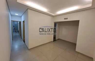 Imagem: A casa possui 3 Dormitórios, 1 Banheiro, 3 Vagas na garagem