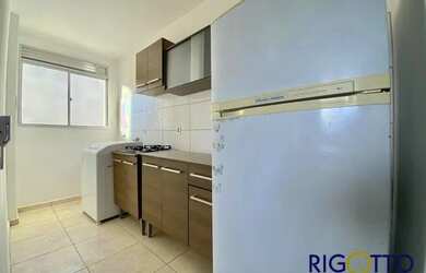 Imagem: O apartamento possui 2 Dormitórios, 1 Banheiro, 1 Vaga na garagem