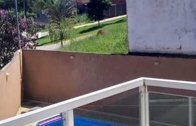 Imagem: A casa possui 3 Dormitórios, 3 Banheiros, 2 Vagas na garagem