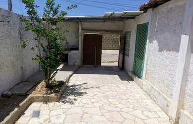 Imagem: A casa possui 2 Dormitórios, 1 Banheiro e 1 Vaga na garagem