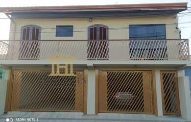 Imagem: A casa possui 4 Dormitórios, 1 Banheiro, 3 Vagas na garagem