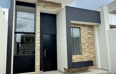 Imagem: A casa possui 3 Dormitórios, 2 Banheiros, 2 Vagas na garagem