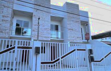 Imagem: A casa possui 2 Dormitórios, 3 Banheiros, 1 Vaga na garagem