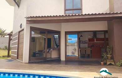 Imagem: A casa possui 3 Dormitórios, 3 Banheiros, 5 Vagas na garagem