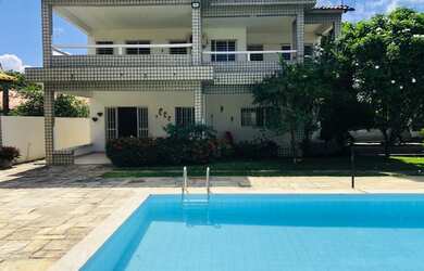 Imagem: A casa possui 5 Dormitórios, 4 Banheiros, 5 Vagas na garagem