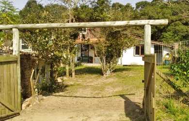 Imagem: A casa possui 2 Dormitórios, 1 Banheiro, 3 Vagas na garagem