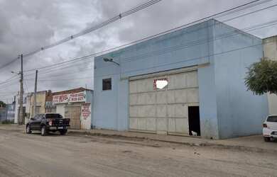 Imagem: O depósito possui 700m² de Área e está localizado em Tomba