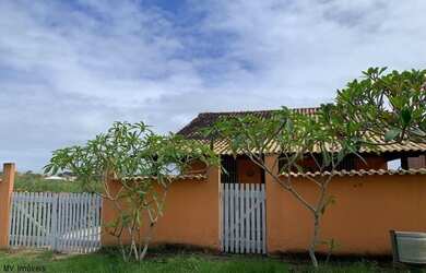 Imagem: A casa possui 2 Dormitórios, 1 Banheiro, 1 Vaga na garagem