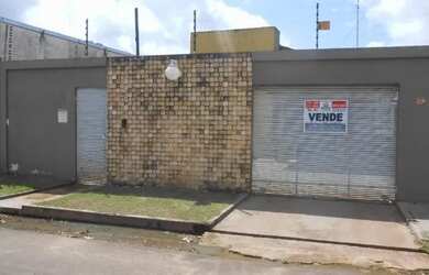 Imagem: A casa possui 3 Dormitórios, 2 Banheiros, Imóvel novo e está