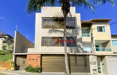 Imagem: A casa possui 4 Dormitórios, 5 Banheiros, 4 Vagas na garagem