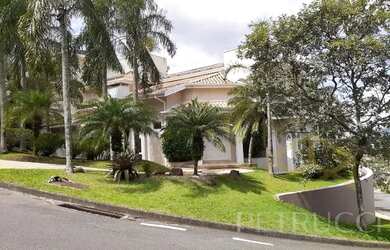 Imagem: A casa em condomínio possui 4 Dormitórios, 5 Banheiros, 3