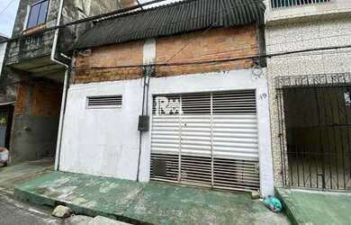 Imagem: A casa possui 3 Dormitórios, 2 Banheiros, 1 Vaga na garagem