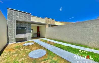 Imagem: A casa possui 2 Dormitórios, 2 Banheiros, 3 Vagas na garagem