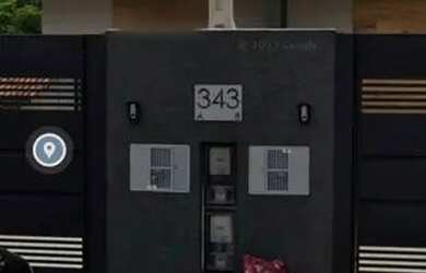 Imagem: A casa possui 3 Dormitórios, 2 Banheiros, 2 Vagas na garagem