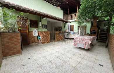 Imagem: A casa possui 4 Dormitórios, 4 Banheiros, 1 Vaga na garagem