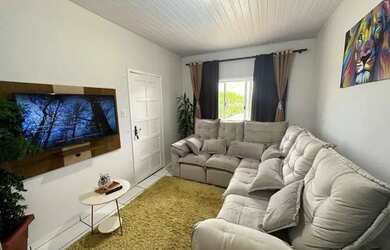 Imagem: A casa possui 2 Dormitórios, 1 Banheiro, 1 Vaga na garagem